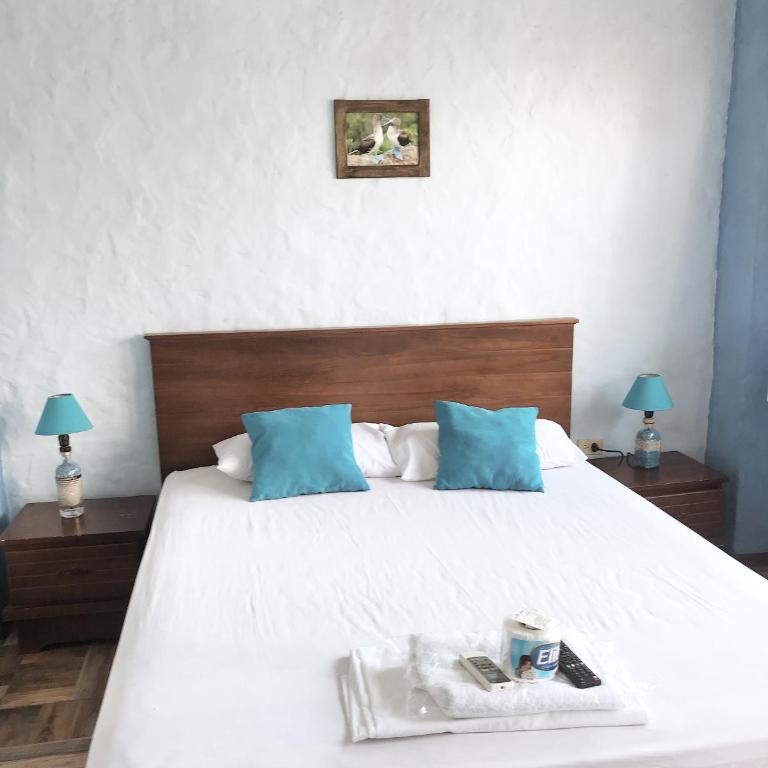 El Viejo y El Mar Hostal Restaurante - Habitación con cama grande y vistas al mar - 1