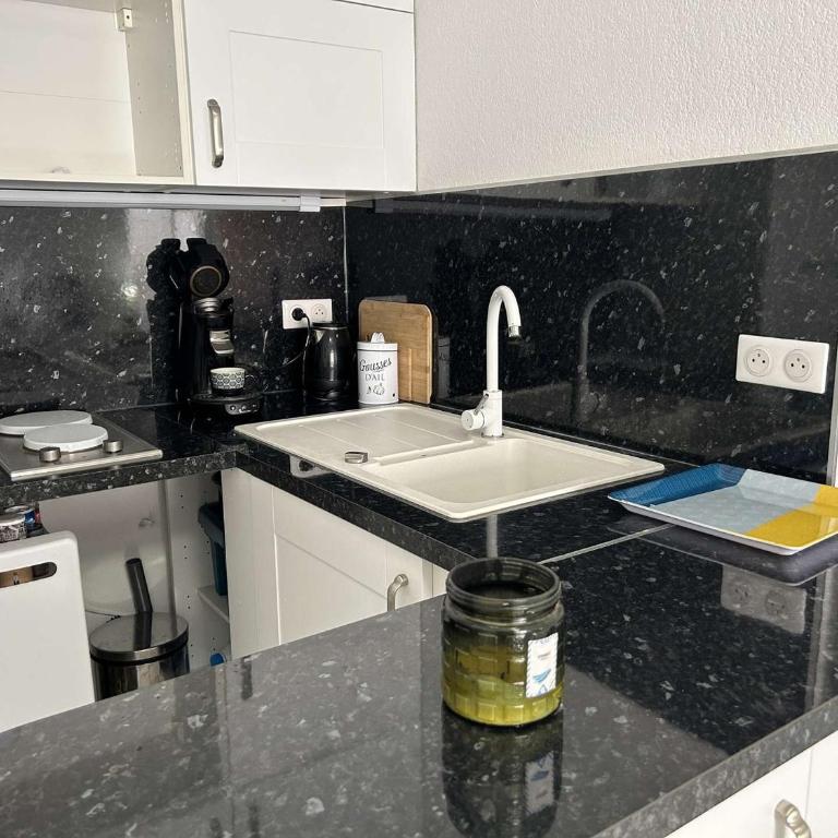 Appartement cosy à Port Fréjus: climatisé, proche plage, commerces et garage - 4 couchages - FR-1-226A-176 - Apartment - 5