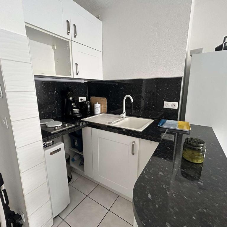 Appartement cosy à Port Fréjus: climatisé, proche plage, commerces et garage - 4 couchages - FR-1-226A-176 - Apartment - 7