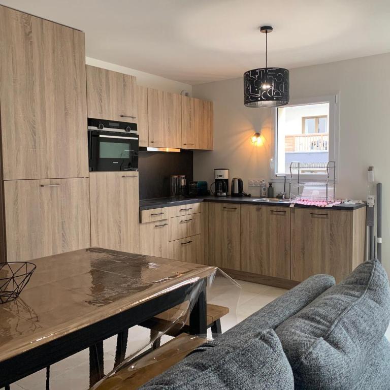 Appartement moderne à Brides-les-Bains, 4 pers, parking couvert inclus - FR-1-512-279 - Appartement - 2