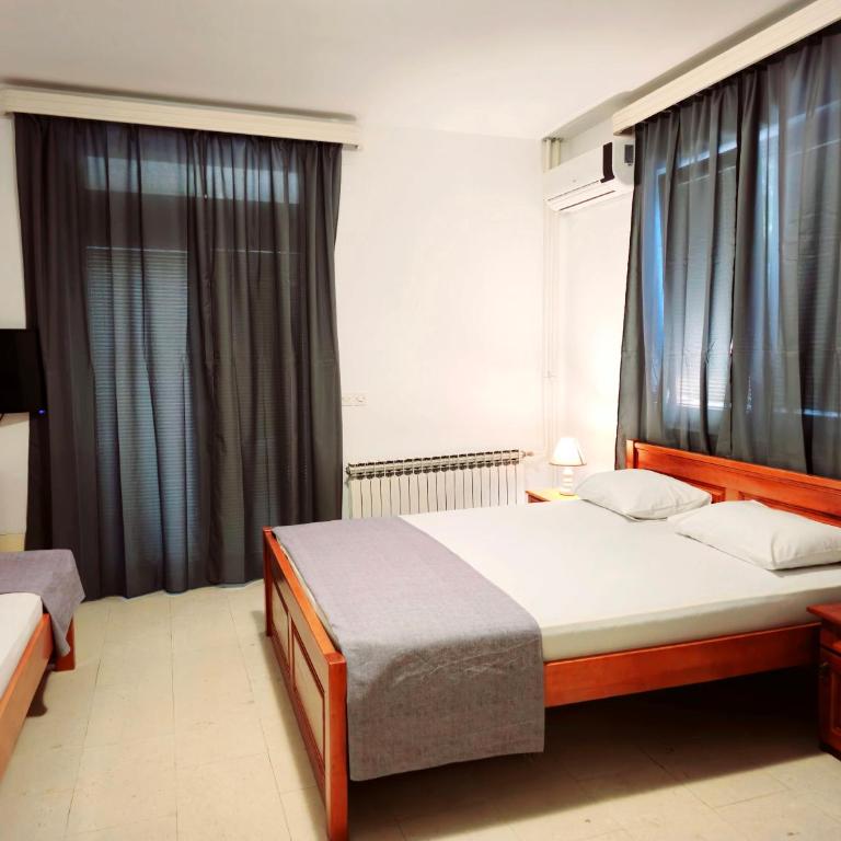 Bravo Plus - Three-Bedroom Apartment with Mountain View - 7