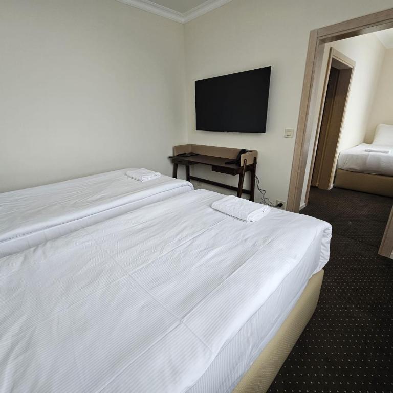 Nobel West Hotel - Standardna Trokrevetna Soba - 3