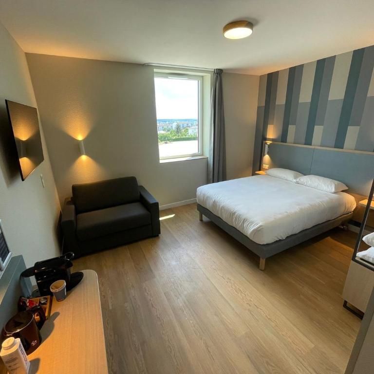 Kyriad Limoges - Ester - Chambre Lit Queen-Size Supérieure avec Canapé-Lit - 5