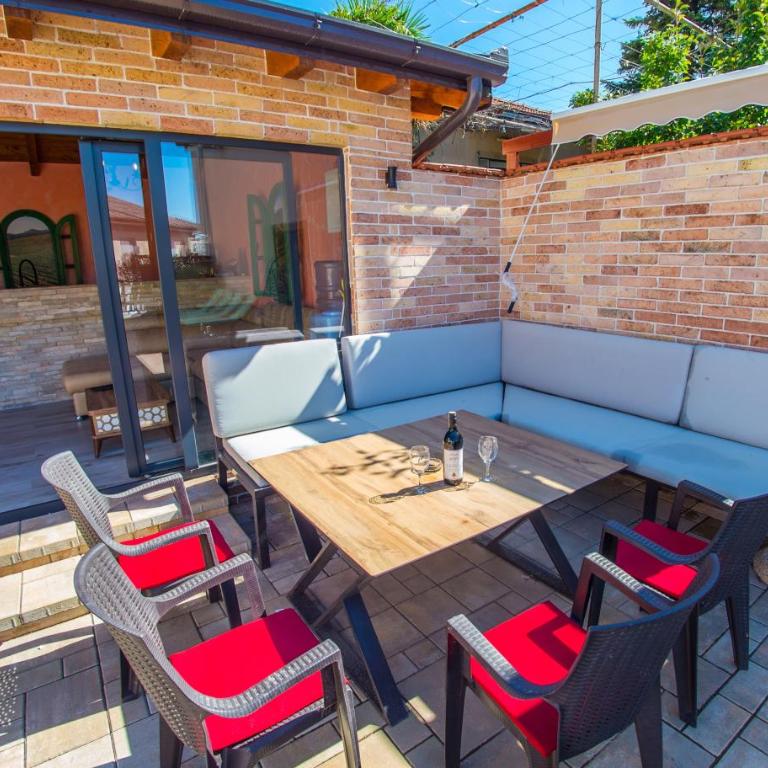 Villa Mira - with private pool - Two-Bedroom Apartment with Private Pool - 4