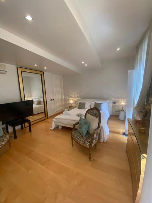 Apartment Ponte Vecchio Luxury - Appartamento con 3 Camere da Letto - 12
