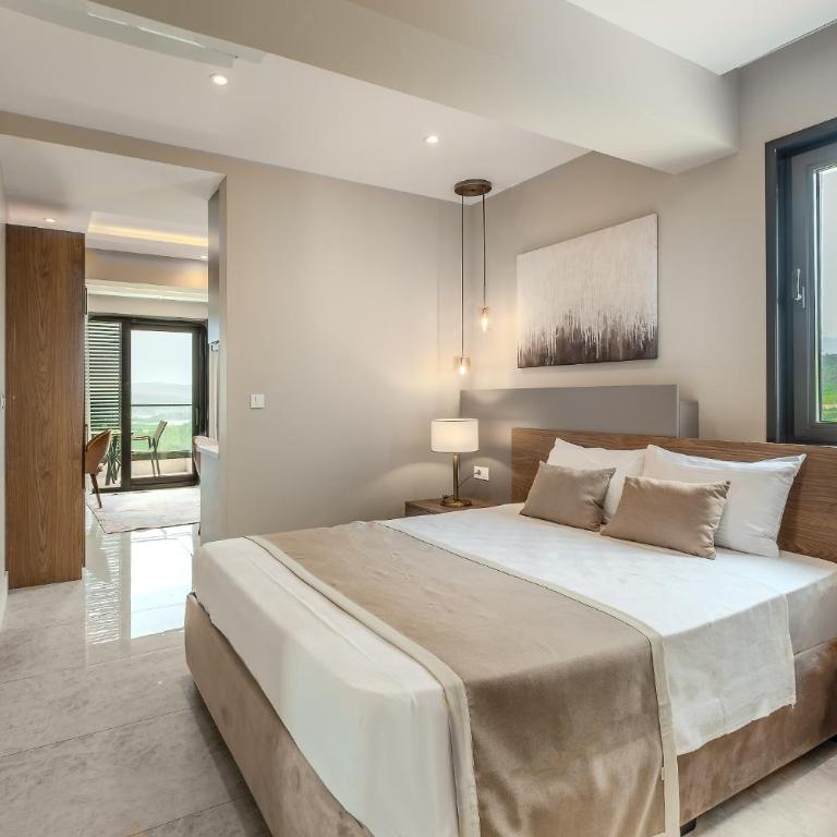 Montenegro Lodge - King Suite with Sea View - 6