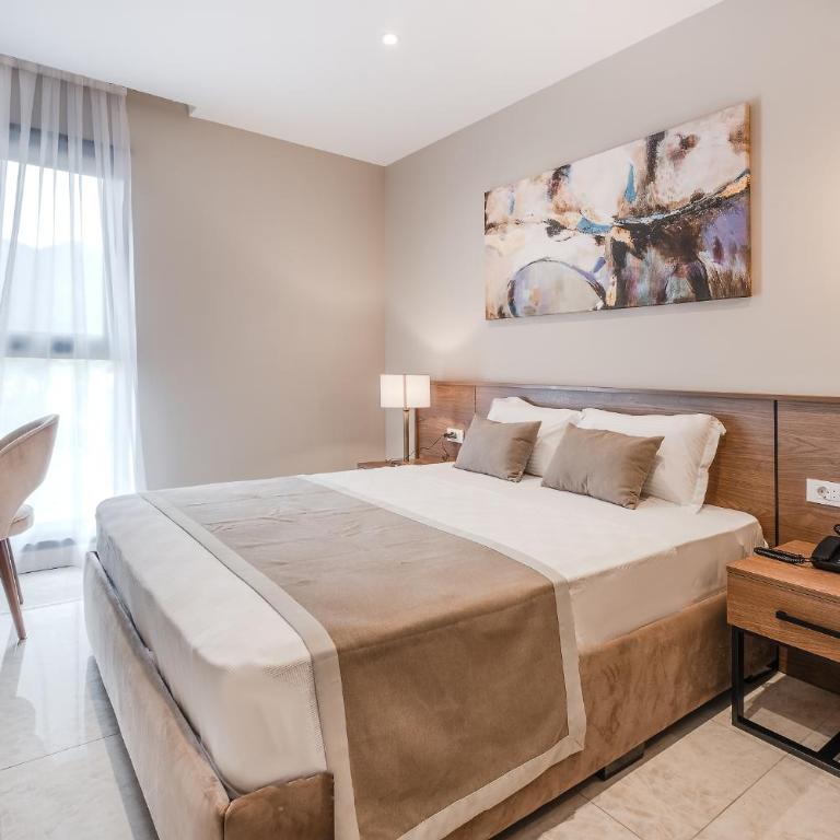 Montenegro Lodge - King Suite with Sea View - 2