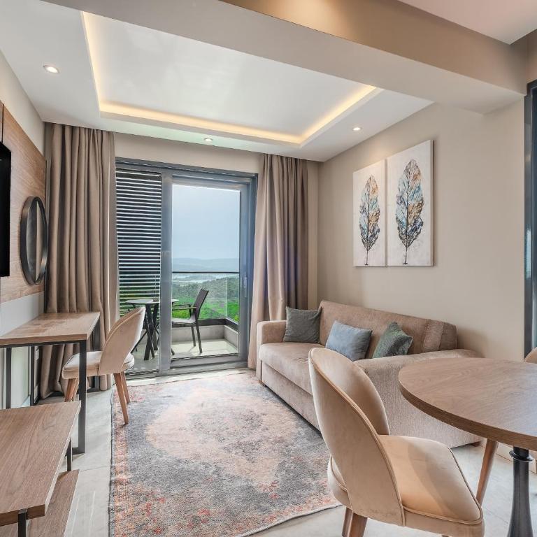 Montenegro Lodge - King Suite with Sea View - 4