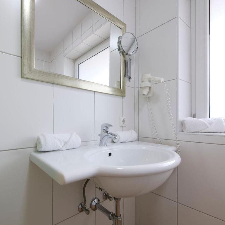 Platzhirsch Rooms - B&B - SELF CHECK-IN - Classic Dreibettzimmer - 17