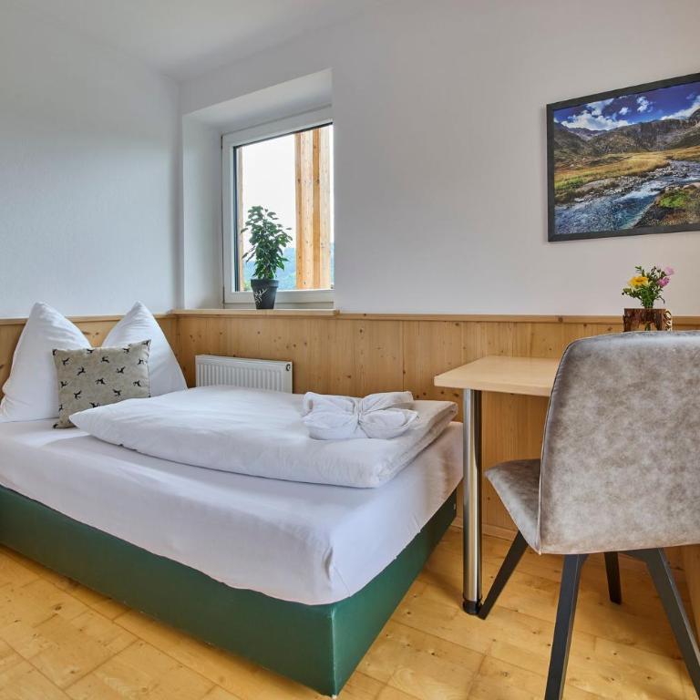 Platzhirsch Rooms - B&B - SELF CHECK-IN - Classic Dreibettzimmer - 9