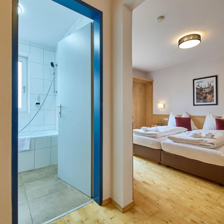 Platzhirsch Rooms - B&B - SELF CHECK-IN - Classic Dreibettzimmer - 10