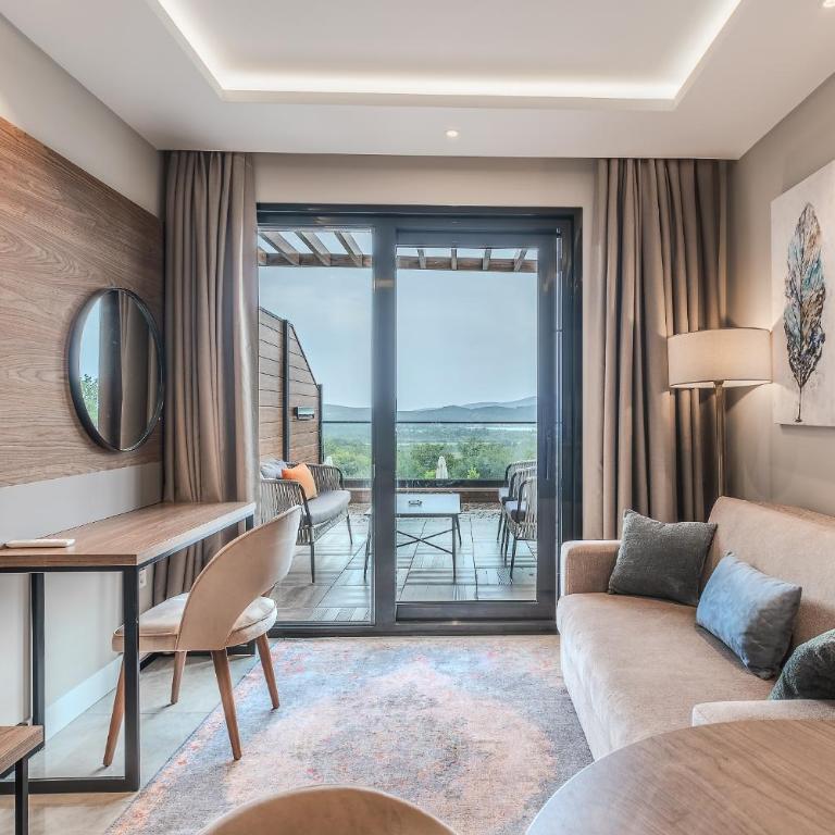 Montenegro Lodge - Family Room with Sea View - 6
