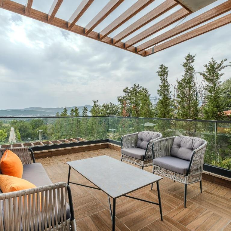 Montenegro Lodge - Family Room with Sea View - 11