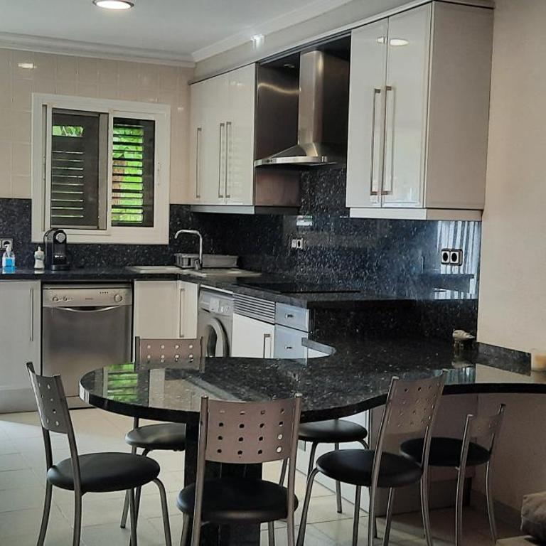 Apartamento dúplex con terraza y parking - Two-Bedroom Apartment - 14