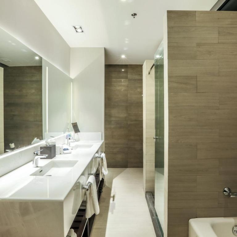 Four Points by Sheraton Puebla - Terrace Suite, Suite, 1 King, City view, Balcony - 4
