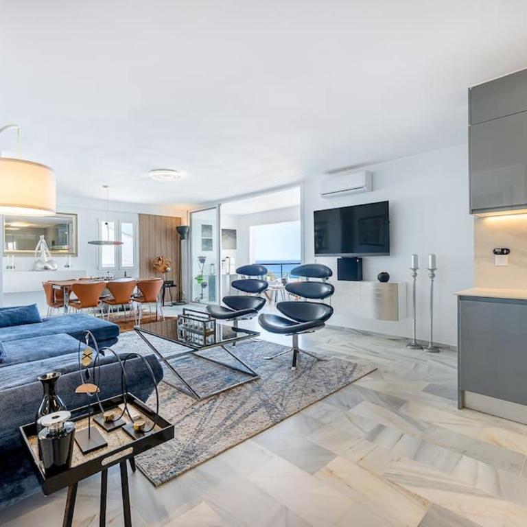 Modern 3 bedroom in Puerto Banus with sea views - Three-Bedroom Apartment - 2