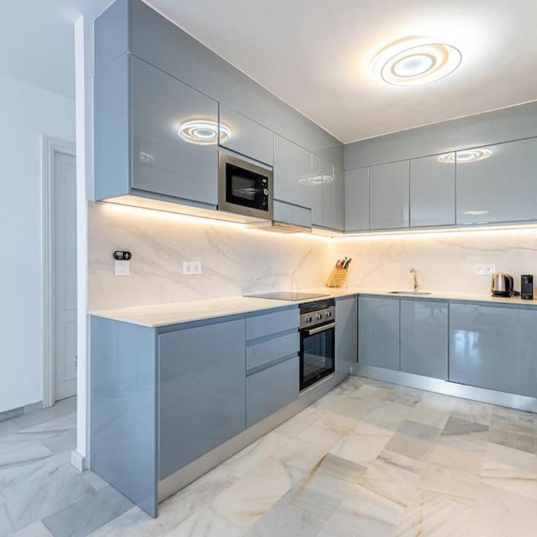 Modern 3 bedroom in Puerto Banus with sea views - Three-Bedroom Apartment - 5