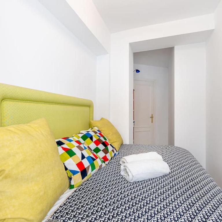 Modern 3 bedroom in Puerto Banus with sea views - Three-Bedroom Apartment - 22