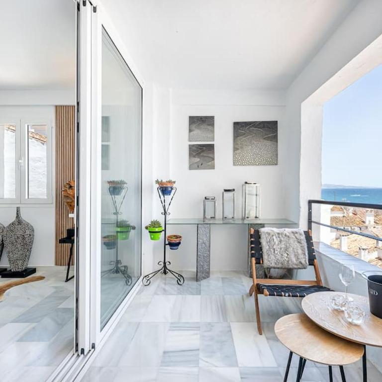 Modern 3 bedroom in Puerto Banus with sea views - Three-Bedroom Apartment - 11