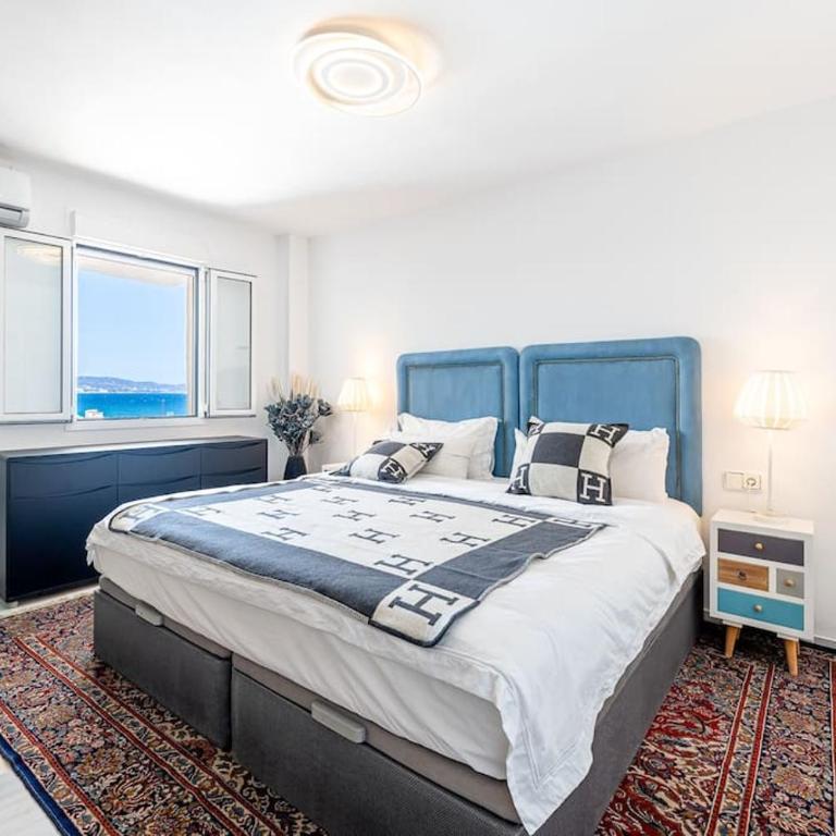 Modern 3 bedroom in Puerto Banus with sea views - Three-Bedroom Apartment - 7