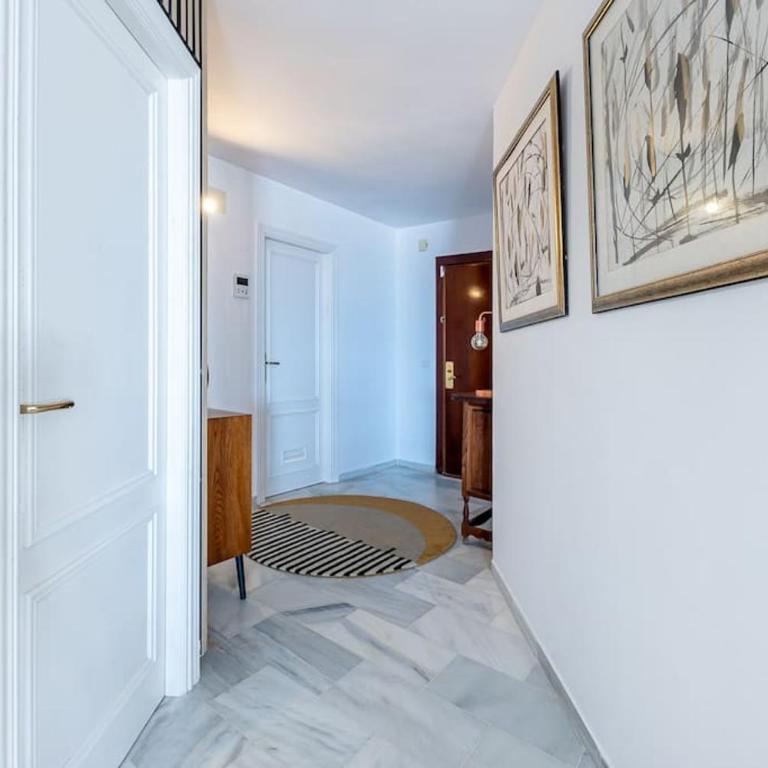 Modern 3 bedroom in Puerto Banus with sea views - Three-Bedroom Apartment - 17