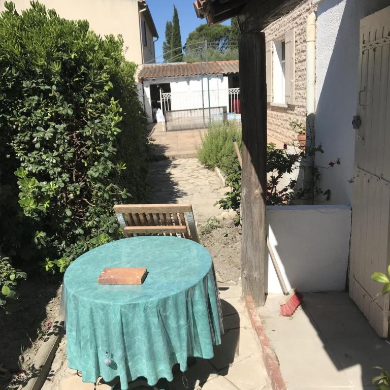 studio très près d'Arles et au calme - One-Bedroom Apartment - 3