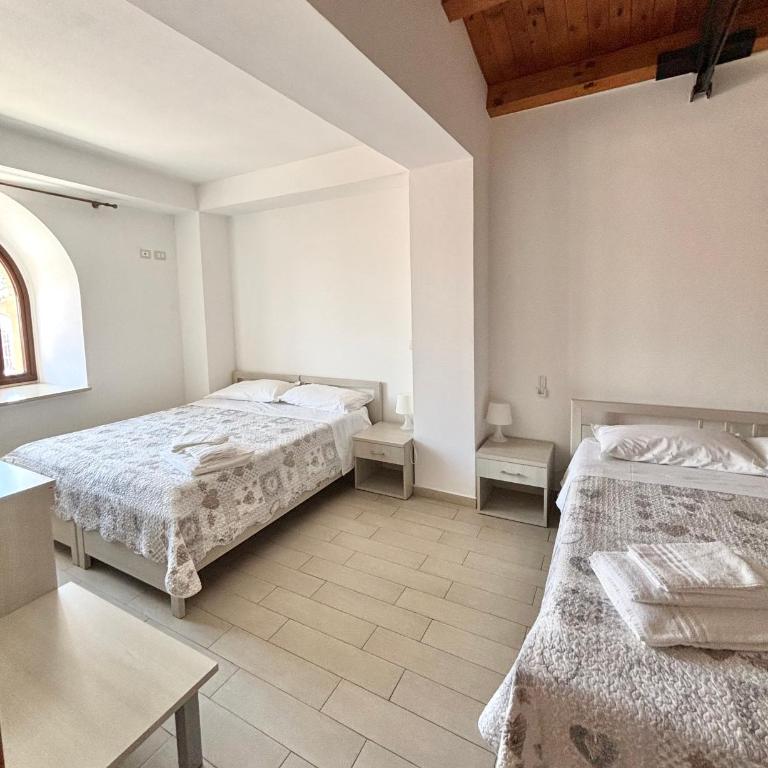 Il Veliero - Classic Quadruple Room - 11