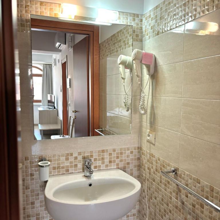 Il Veliero - Classic Quadruple Room - 6