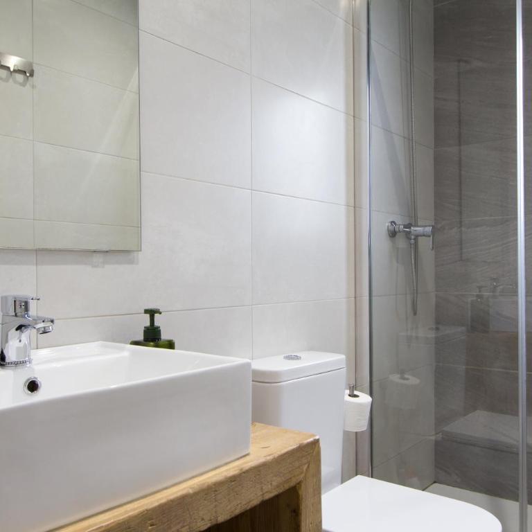 Novus Homes Barcelona Santa Eulalia - Apartamento de 3 dormitorios con balcón - 5