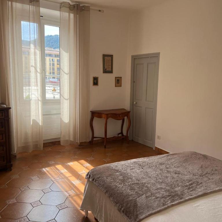 Le Laetitia - appartement de charme dans la vieille ville avec vue mer - Appartement 2 Chambres - Vue sur Mer - 3