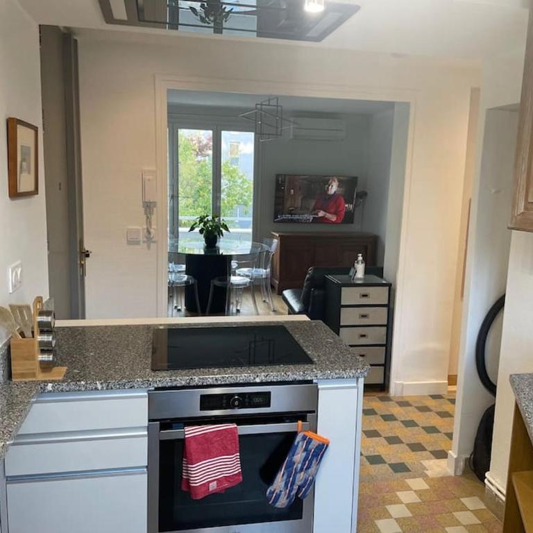 3 chambres , bureau lumineux , parking , proche métro Lyon - Appartement 3 Chambres Supérieur - 27