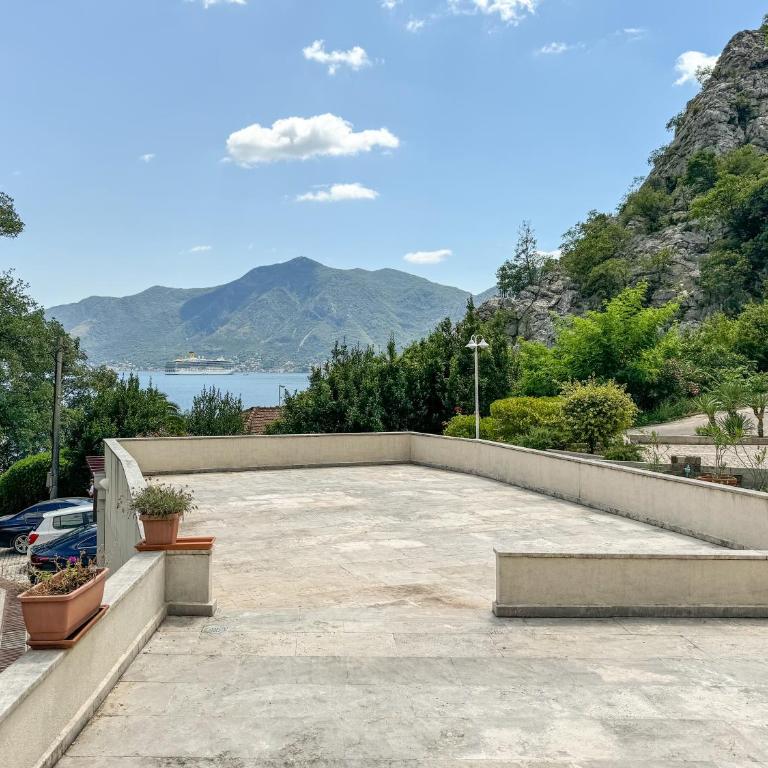 Olea Apartments Orahovac - Three-Bedroom Apartment with Sea View - 8