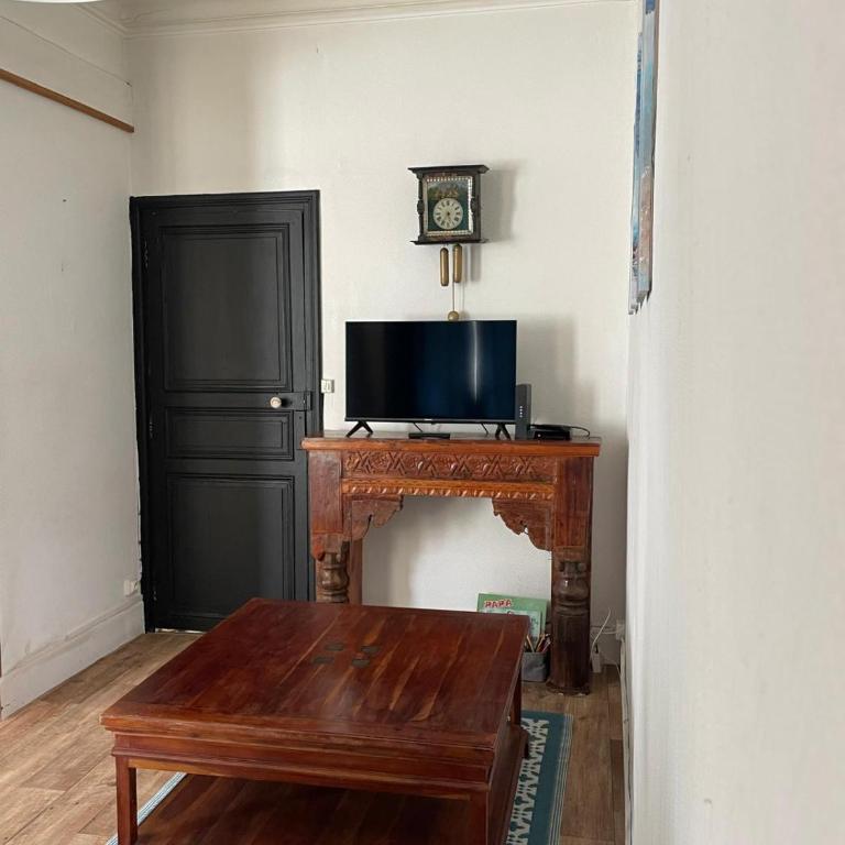L'Entre-Temps, Le Lys et L Iris - One-Bedroom Apartment with City View - 7