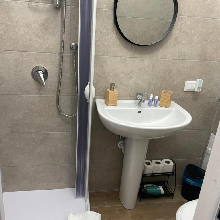 Maison L'amuri - Single Room with Private External Bathroom - 5