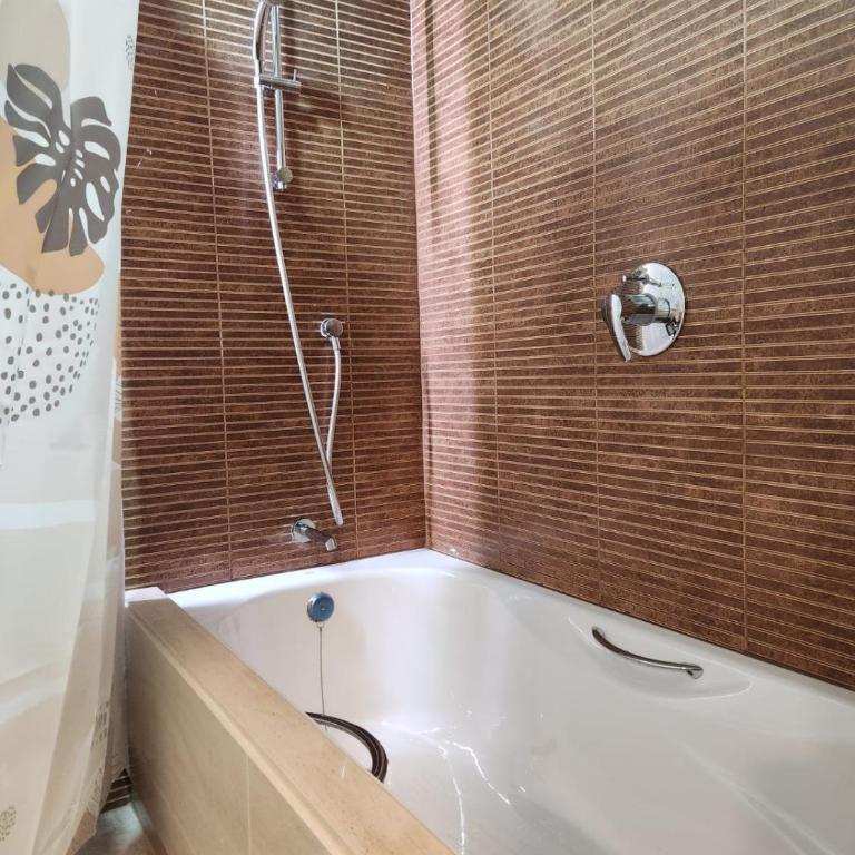 Bajo con vistas a la piscina en Valle del Este Golf - Apartamento - Planta baja - 28