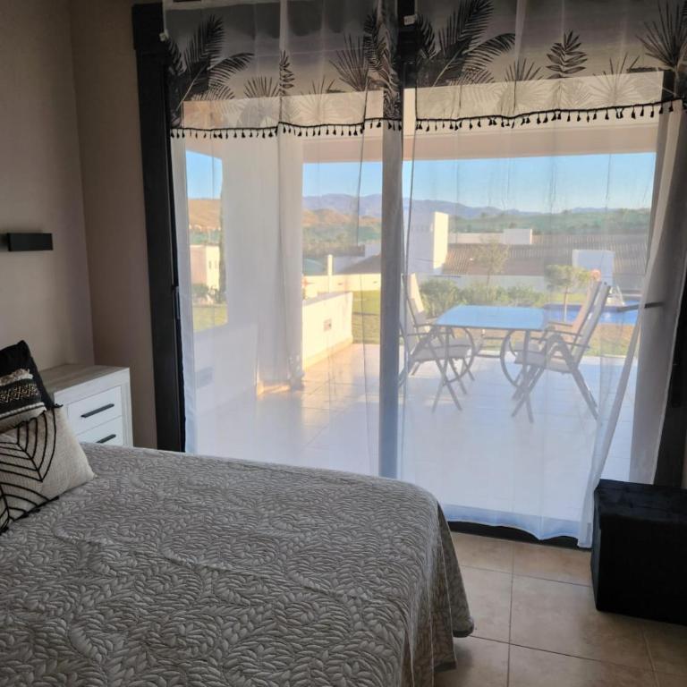 Bajo con vistas a la piscina en Valle del Este Golf - Apartamento - Planta baja - 36