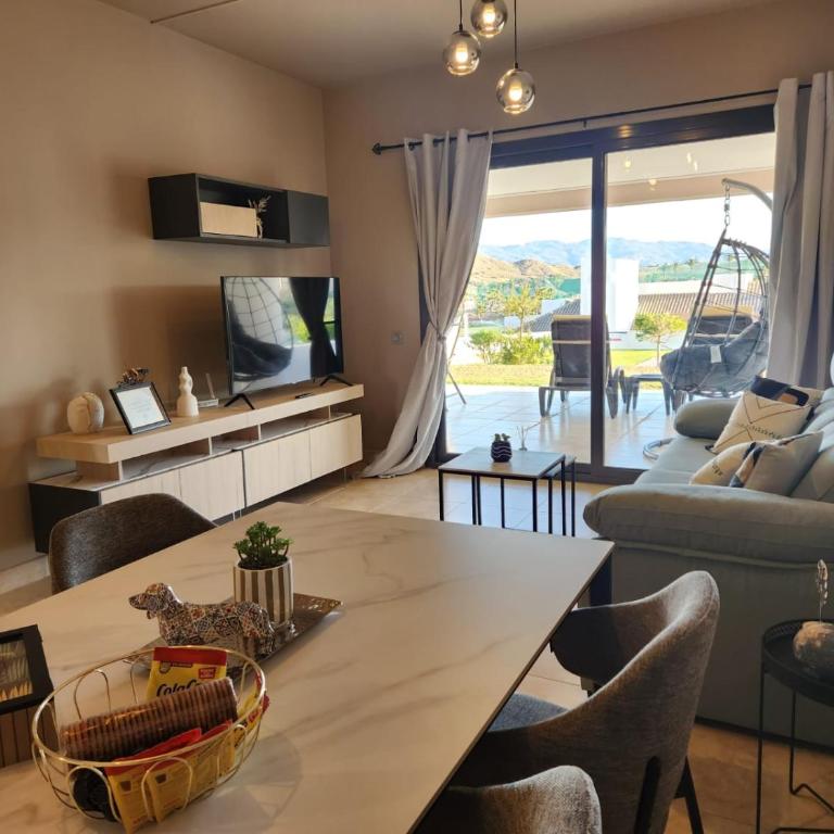 Bajo con vistas a la piscina en Valle del Este Golf - Apartamento - Planta baja - 58