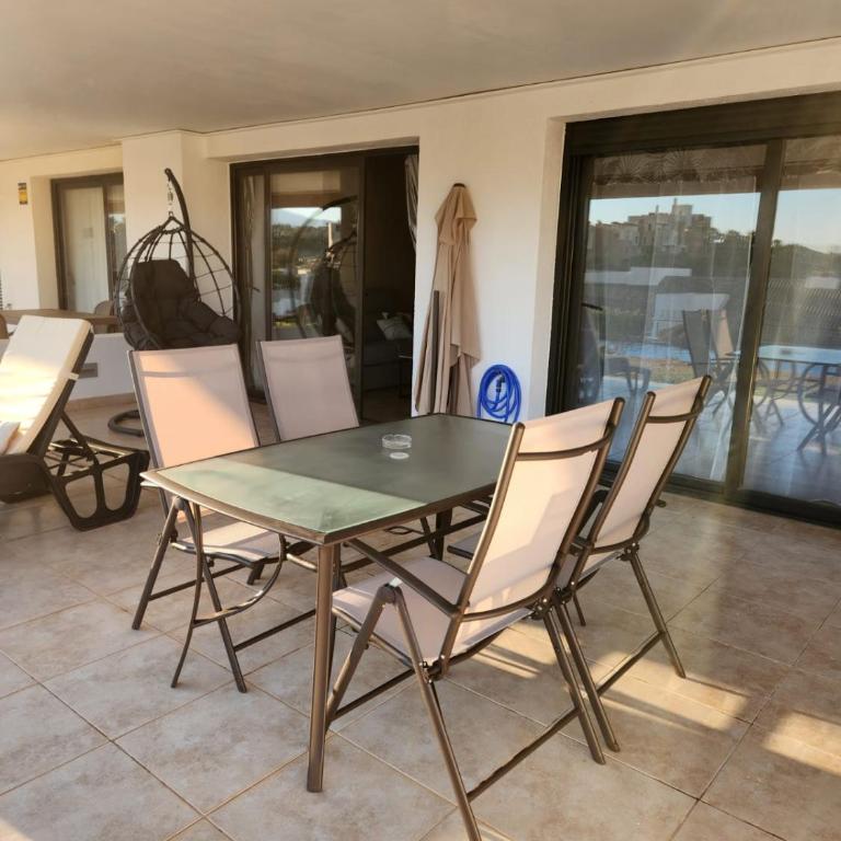 Bajo con vistas a la piscina en Valle del Este Golf - Apartamento - Planta baja - 64