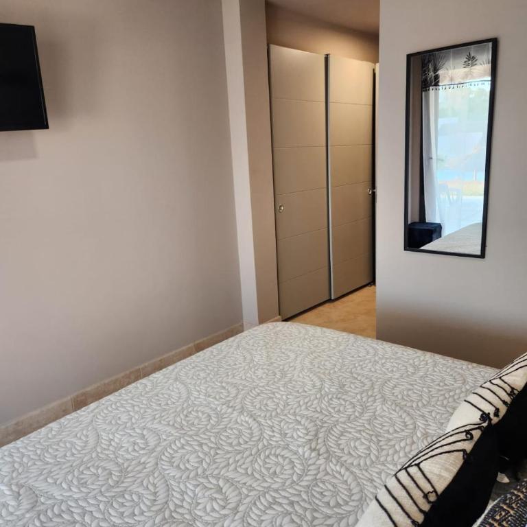 Bajo con vistas a la piscina en Valle del Este Golf - Apartamento - Planta baja - 68