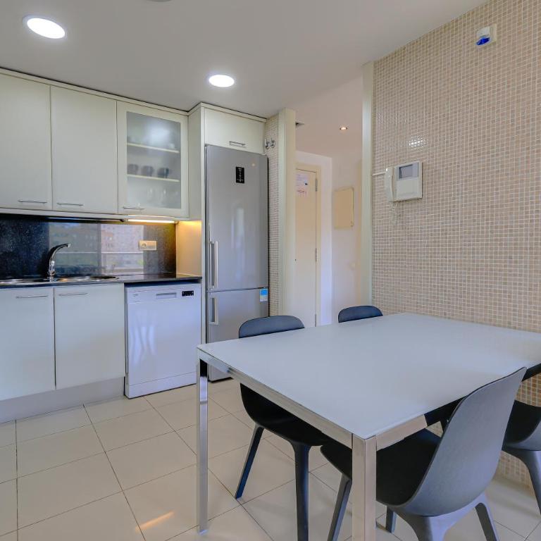 Rent Top Apartments Beach-Diagonal Mar - Apartamento de 2 dormitorios - 2