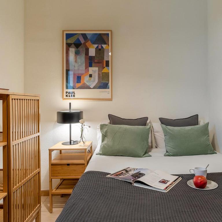 Canela Homes BARCELONA LESSEPS - Three-Bedroom Apartment - 10
