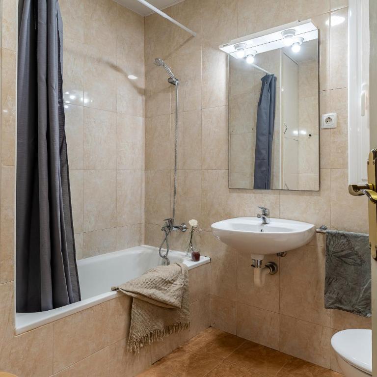 Canela Homes BARCELONA LESSEPS - Three-Bedroom Apartment - 23