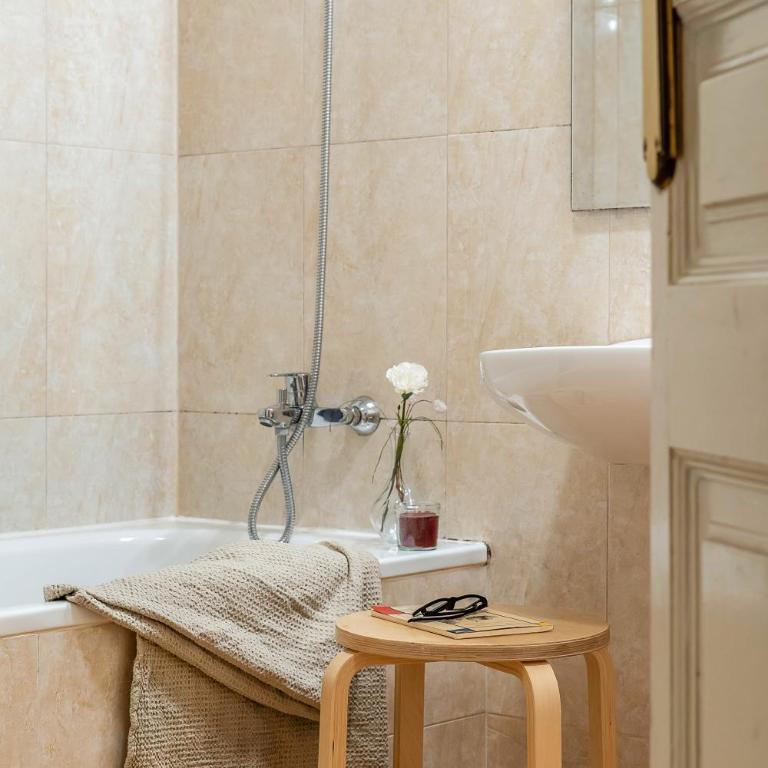Canela Homes BARCELONA LESSEPS - Three-Bedroom Apartment - 21