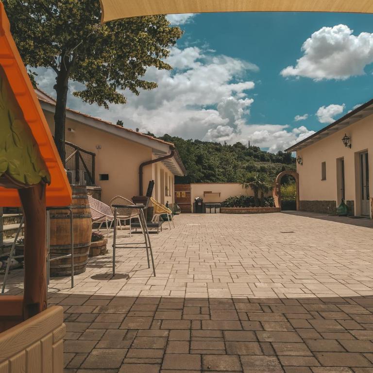 Agriturismo Fattoria Podere Peciano - Camera Quadrupla con Bagno Privato - 17