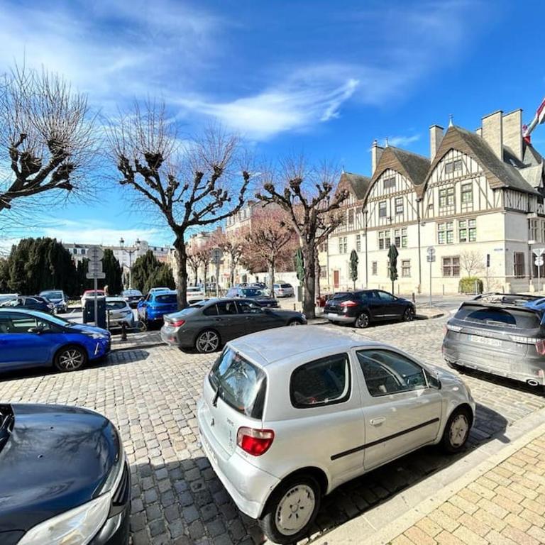 Reims - Place du forum spacieux T2 au centre-ville - Appartamento con 1 Camera da Letto - 27