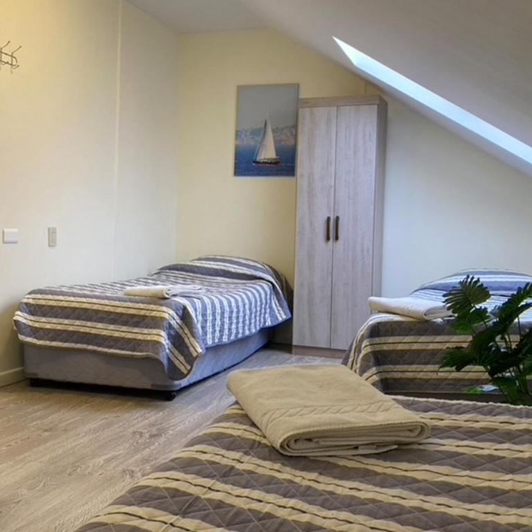 Hostal Del Tuto - Quadruple Room - 1