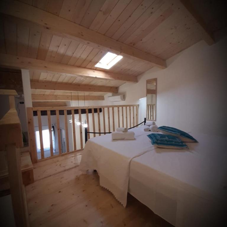 Nice apt in a street in old town - One-Bedroom Apartment - 9