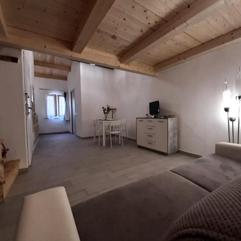 Nice apt in a street in old town - One-Bedroom Apartment - 10