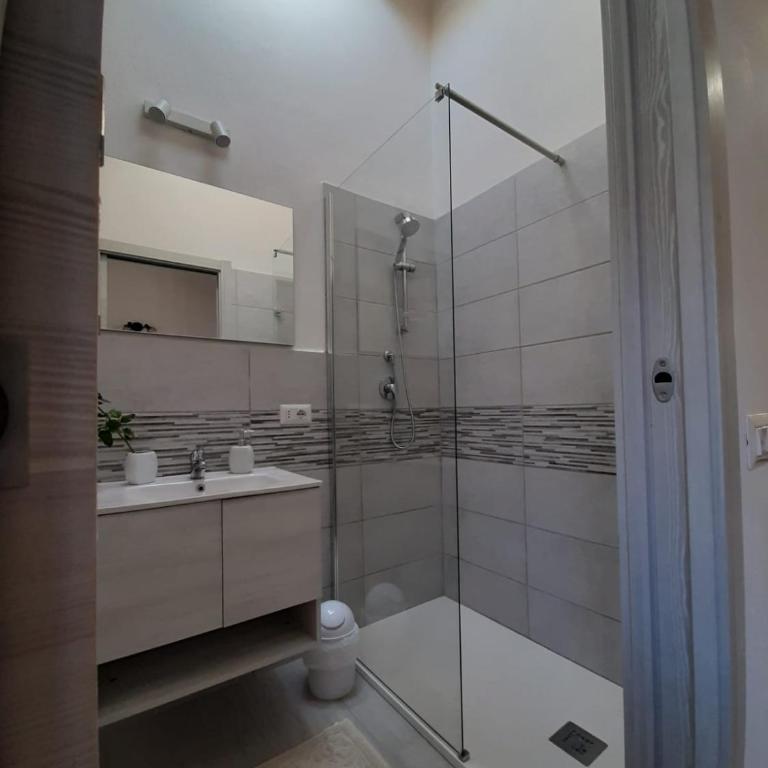 Nice apt in a street in old town - One-Bedroom Apartment - 17