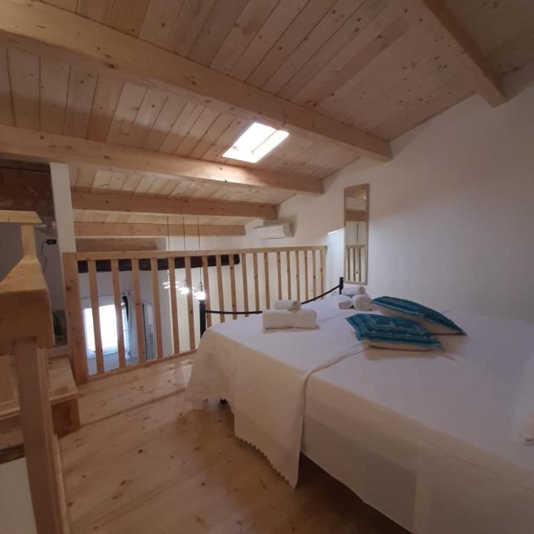 Nice apt in a street in old town - One-Bedroom Apartment - 19